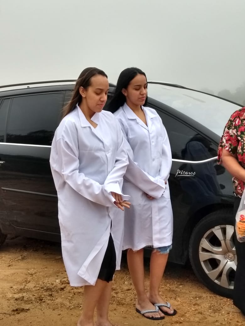 HOJE DIA 11 DE NOVEMBRO DE 2020 ,DESCERAM AS AGUAS DO BATISMO AS FILHAS DO PASTOR OSMAR R.COSTA SEJAM BEM VINDAS A SUA FAMILIA BRANHAM...