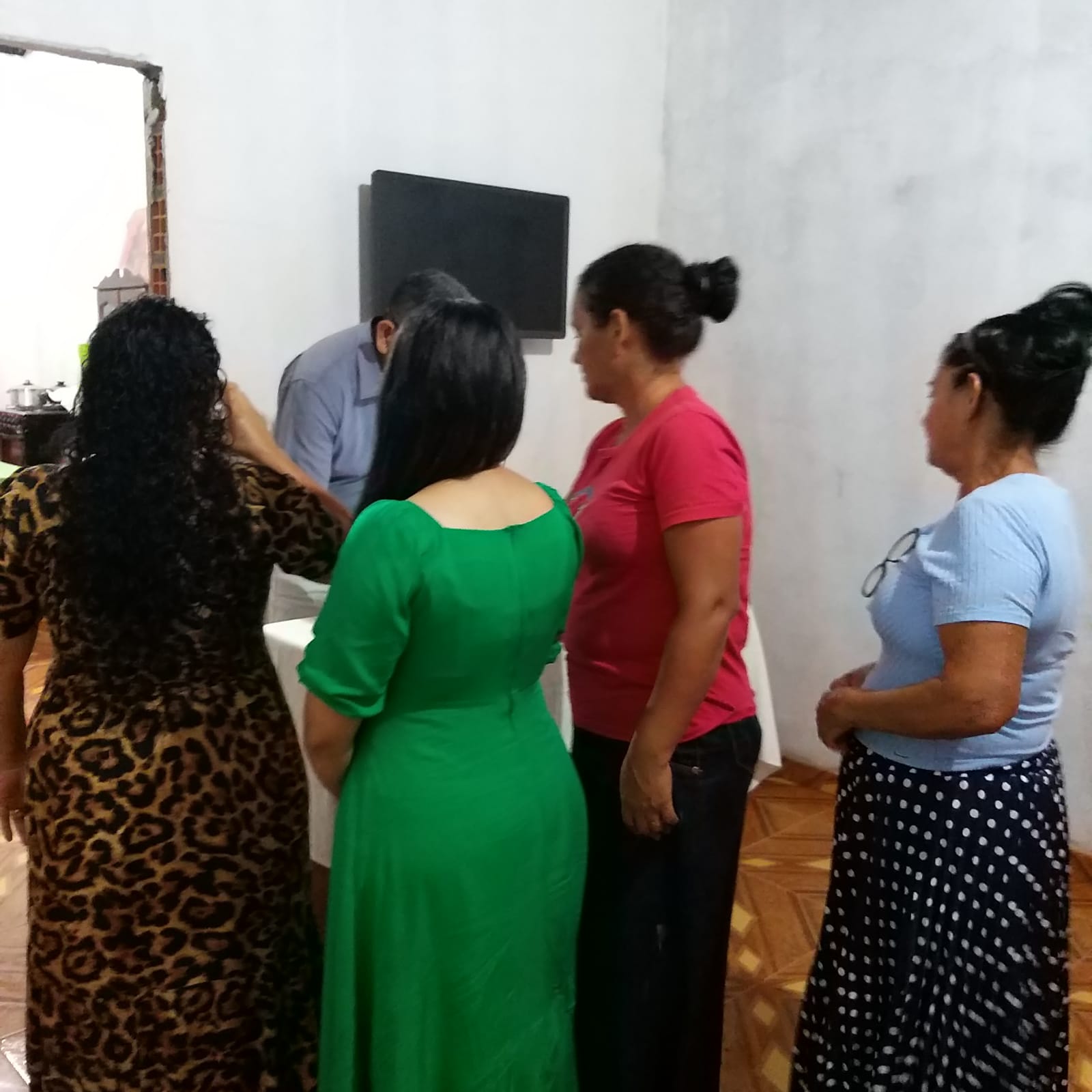 O PÃO,A CEIA DO SENHOR SENDO COMPARTILHADA COM OS ELEITOS...