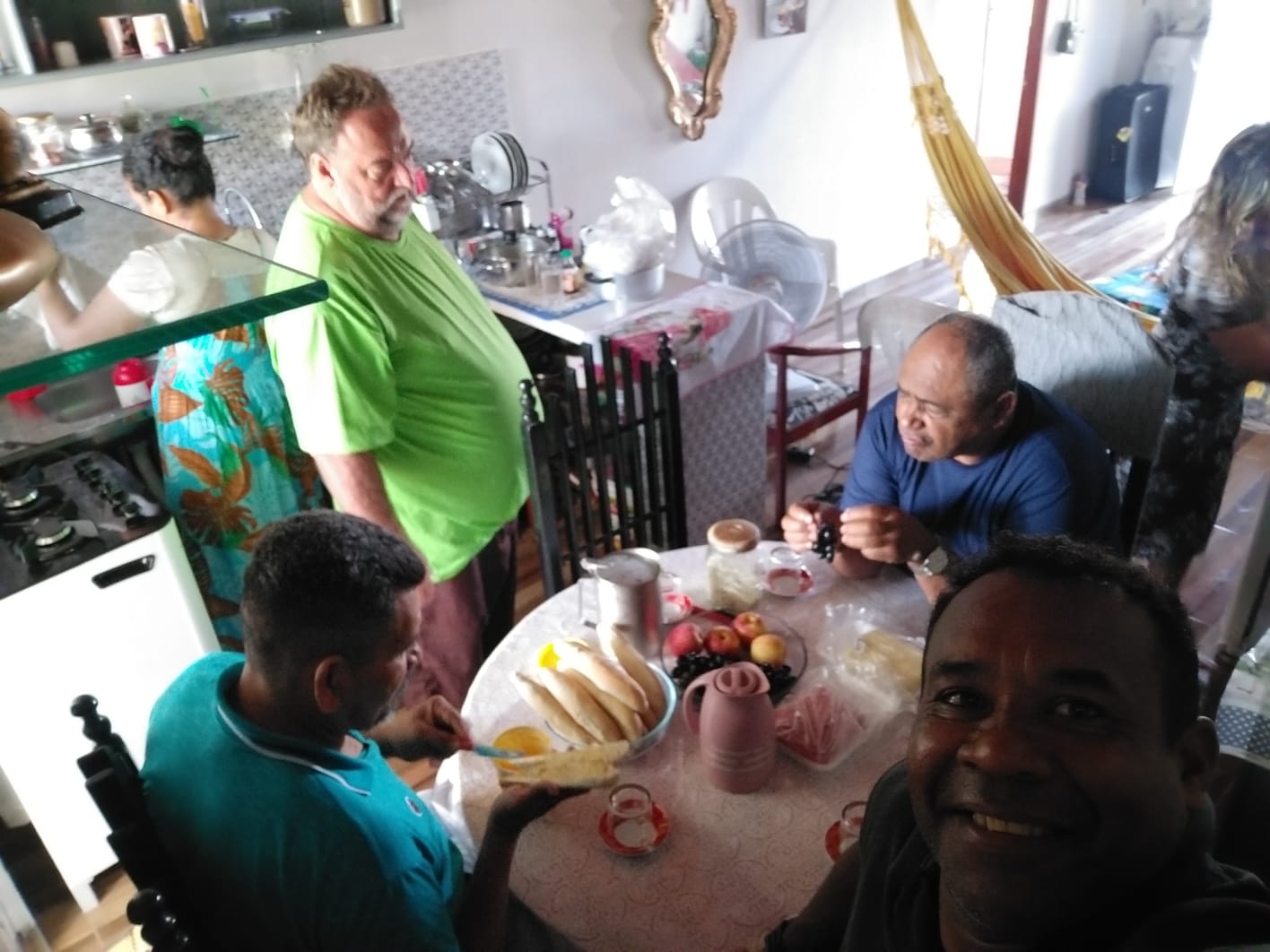 IRMÃOS NA RECEPÇÃO DO MINISTRO PR JOÃO BISPO COM UM JANTAR SABOROSO...