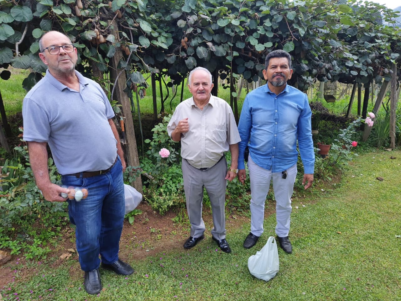 A NATUREZA AGRADECE ESTE BELÍSSIMO MOMENTO DE COMPANHEIRISMO...