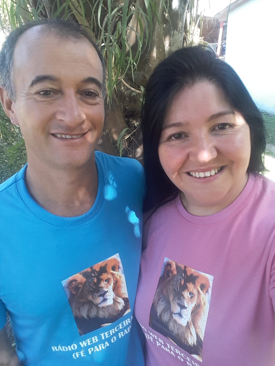 A FELICIDADE ESTAMPADA NESTE CASAL DE IRMAOS LA DO SUL IRMAO ISMAIR E IRMA ROSE