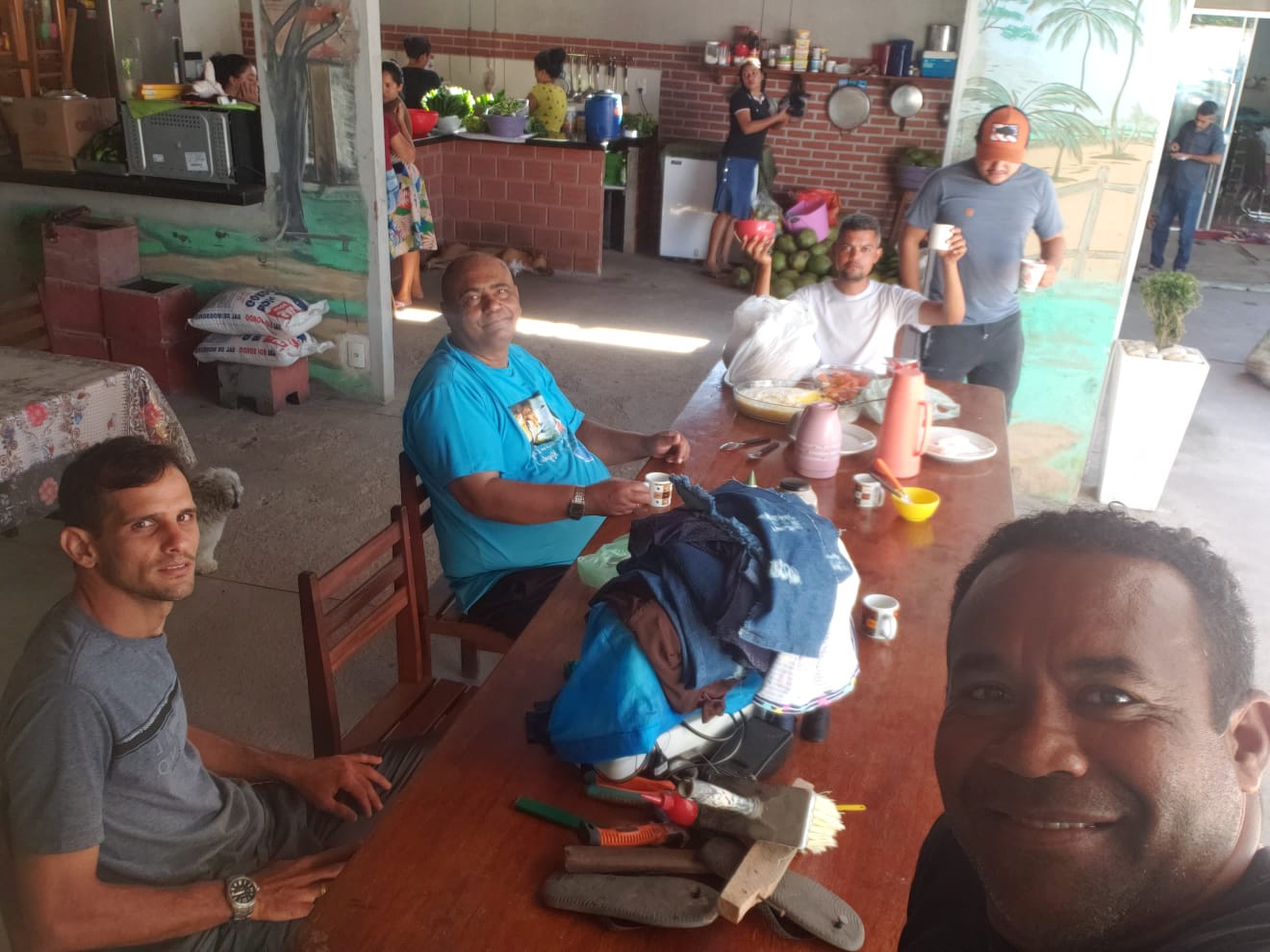 TOMANDO CAFÉ DA MANHÃ ,COM OS ELEITOS DO DIA FINAL...