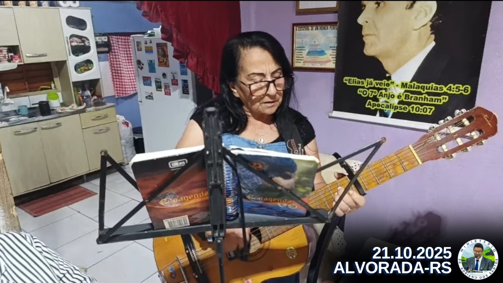 IRMÃ GELUSA CANTANDO LOUVOR AO SENHOR JESUS CRISTO....