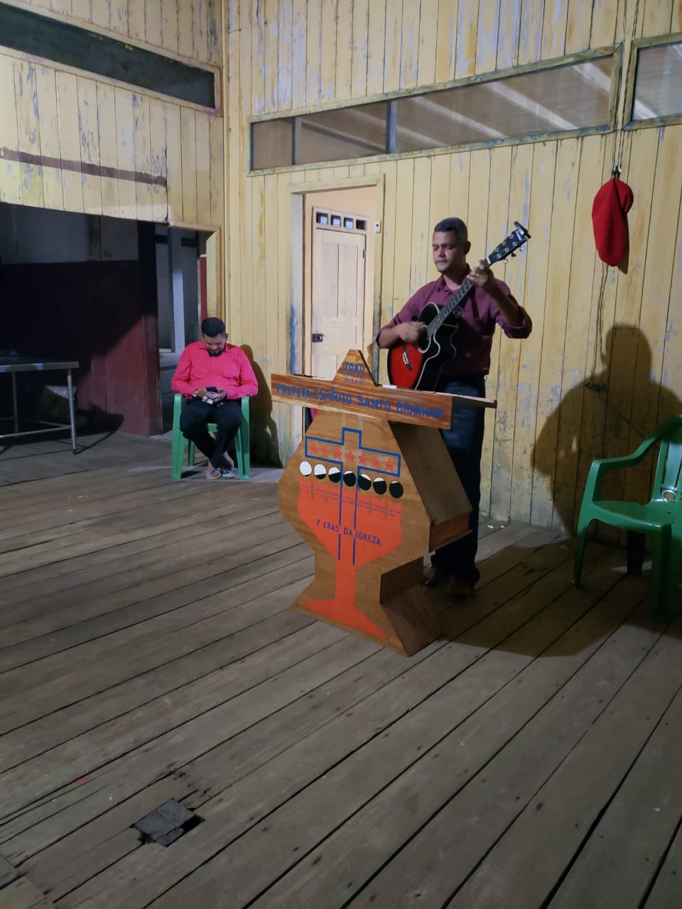 IRMÃO DIEGO PAIVA, ADORANDO NA REVELAÇÃO DOS SETE TROVÕES...