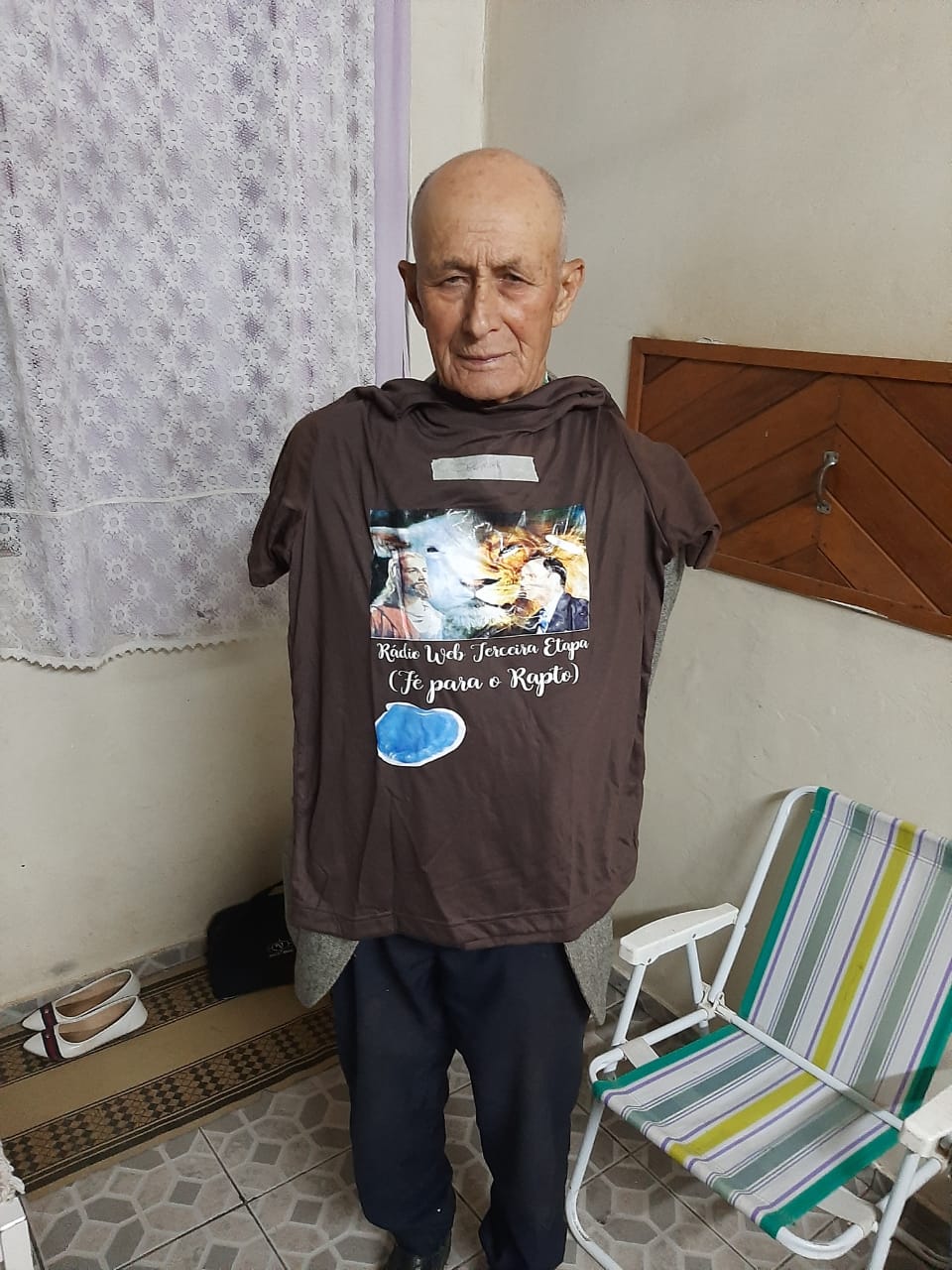 IRMAO DELMAR DE JAQUIRANA RS ,FELIZ COM A CAMISA DA RADIO WEB TERCEIRA ETAPA